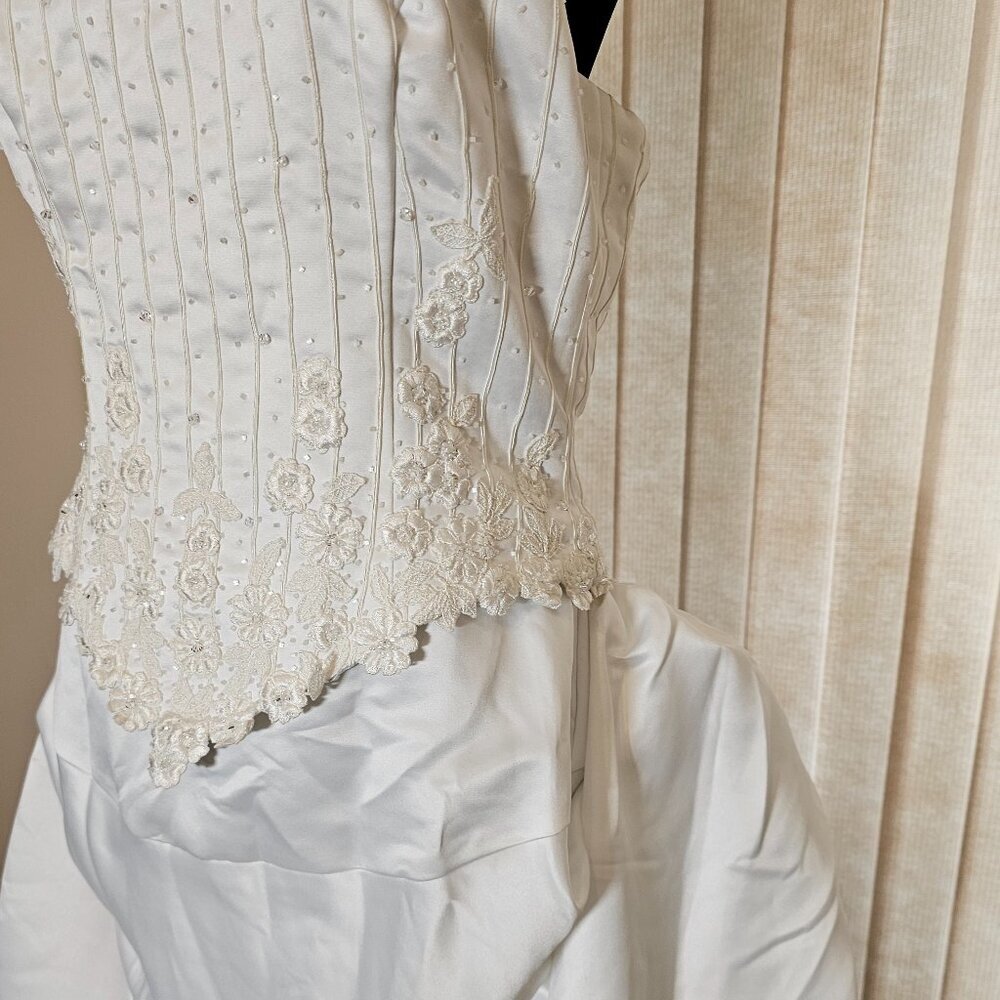 Pallas Athena White Embroidered Wedding Dress 14 - Picture 3 of 8